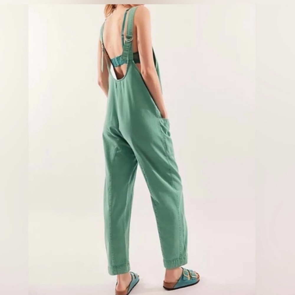 WE THE FREE PEOPLE HIGH ROLLER JUMPSUIT
GREEN (SOLID TEAL) OVERALL Size LARGE
